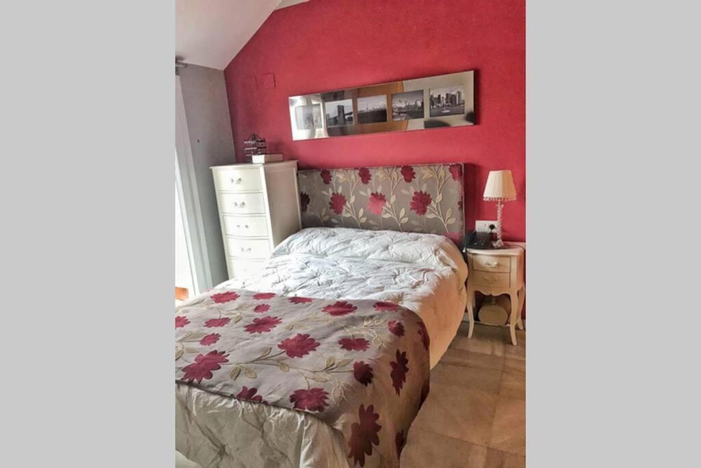 Duplex, Terraza, 10 Min Coche Centro Sevilla * Camas